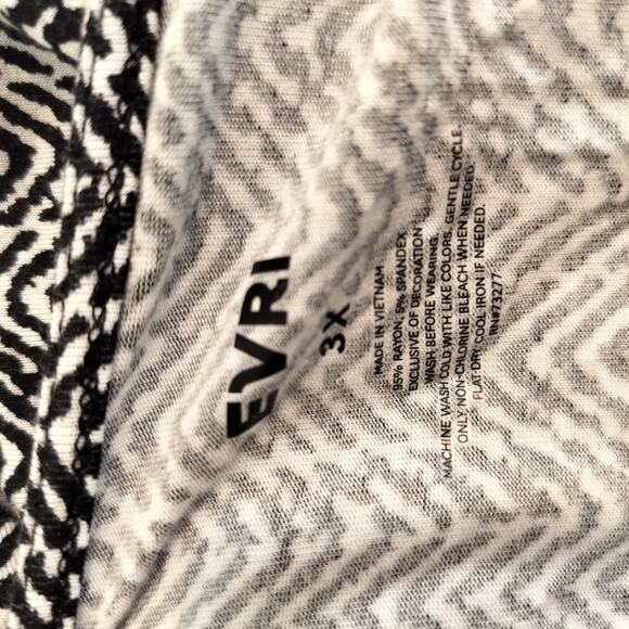 EVRI Faux Wrap Top Black White Chevron Stretch Knit - Picture 6 of 6